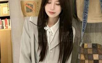 秀人网 - 清爽泳池主题:允尔的原图与吸引力十足的套图献给你.txt