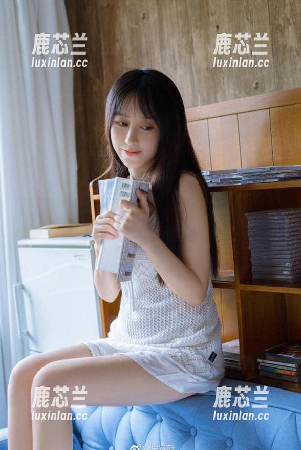 秀人网 - 司妃SL倾情呈现：学妹青春写真图册中的美丽回忆.txt