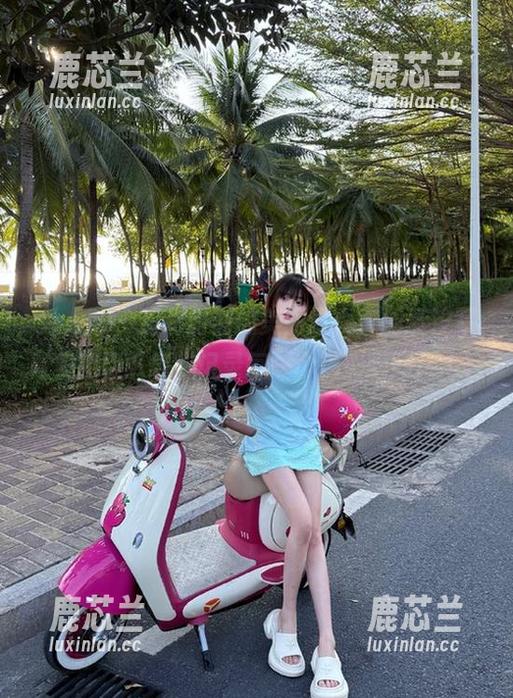 秀人网 - 运动时刻的美丽展现，周慕汐写真集免费下载，记录每一个精彩瞬间！.txt