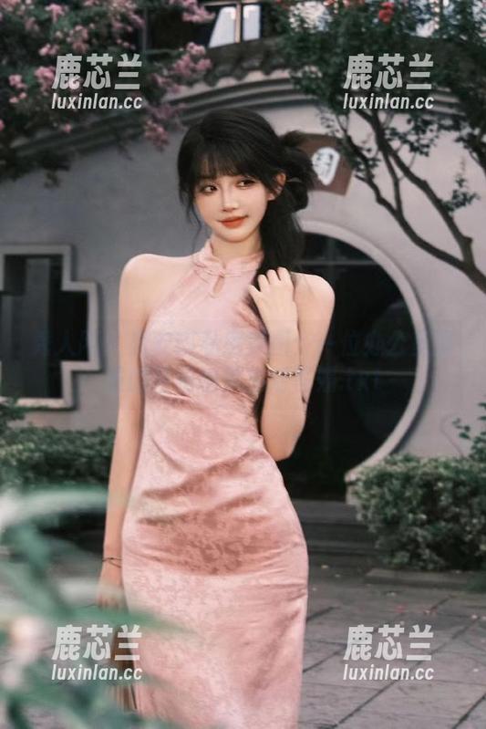 秀人网 - 唐安琪私房美图：一位办公室职员的轻松幽默生活写照.txt