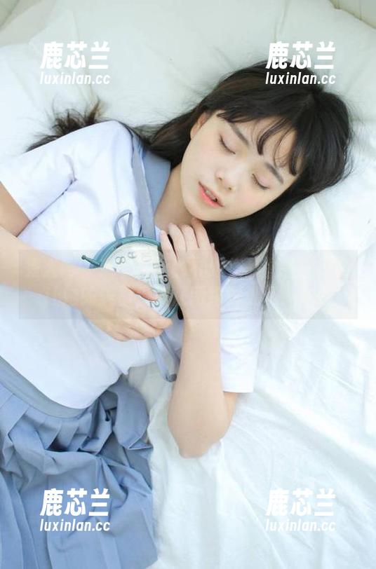 秀人网 - 奈奈Fox的礼服作品图集：别再让她的美被尘封在网络深处了！.txt