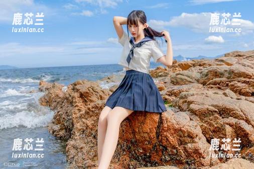 秀人网 - 无圣光下，安然anran灰丝写真套图展现真实与美丽.txt