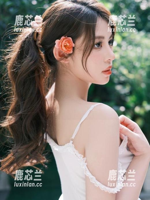 秀人网 - 跟随安然maleah的步伐，探索她的连衣裙合集，下载让你瞬间拥有！.txt
