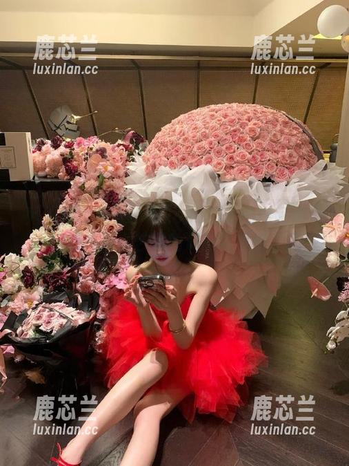 秀人网 - 进入小樱koko修女的作品图库，感受修女艺术的深邃与美好.txt