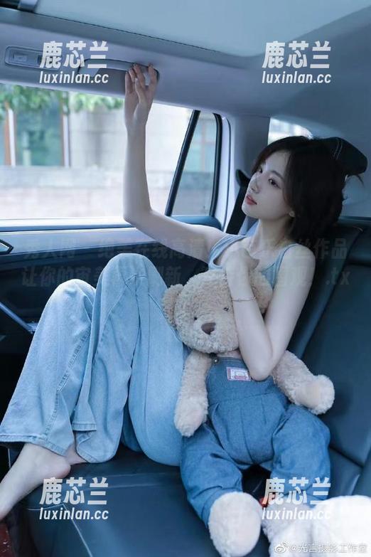 秀人网 - 绝美在线高清！小芭乐白丝作品让你的审美再次刷新，等待你的围观！.txt
