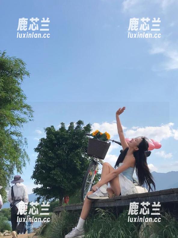 秀人网-小蛮妖yummy 秀人网 - 小蛮妖yummy全套职场写真:白衬衫黑短裙原图尽显职场魅力.txt