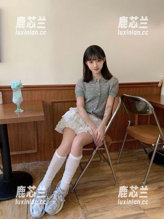秀人网 - 小逗逗的最新美腿写真，每张图片都透露出甜美与优雅，快快来围观她的时尚灵感吧！.txt