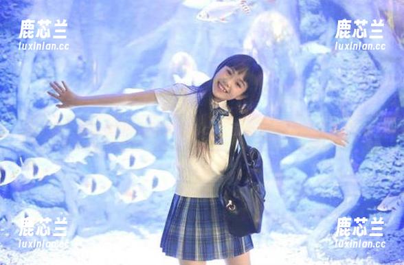 秀人网 - 圣诞氛围中的张思允Nice：时尚写真图包惊艳亮相.txt