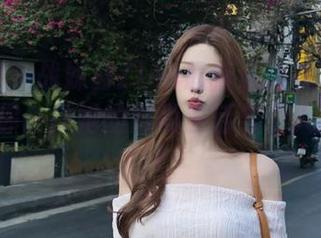 秀人网 - 战姝羽Zina最新连体衣写真合集：带你一探她的时尚生活与个人风格.txt