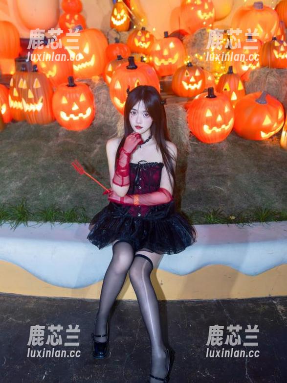秀人网-月野兔美妞 秀人网 - 在月野兔美妞的可爱写真作品中,发现属于你的那份感动.txt