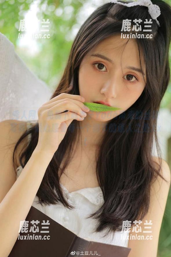 秀人网-杏子Yada 秀人网 - 免费下载杏子Yada带来的丝袜写真,倾心感受每一个细节的迷人之处.txt