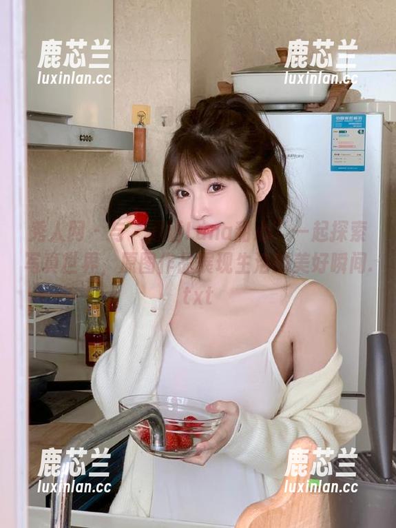 秀人网 - 与“涵涵Luna甜心”一起探索写真世界，原图作品展现生活的美好瞬间.txt