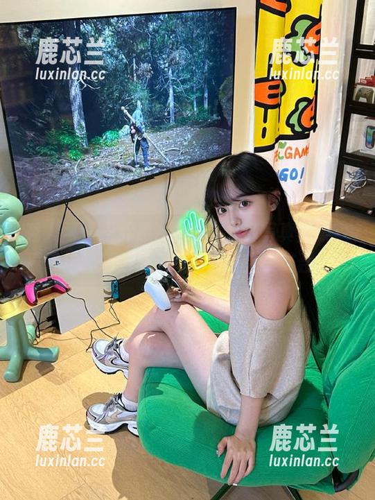 秀人网 - 王乔恩Abby牛仔裤写真全集：展现年轻活力与无限创意的完美结合.txt