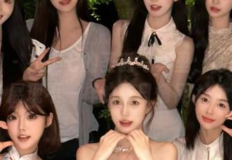 秀人网 - 在美七的圣诞写真里,私房美图展现不一样的节日情怀.txt