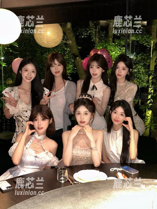 秀人网-美七 秀人网 - 在美七的圣诞写真里,私房美图展现不一样的节日情怀.txt
