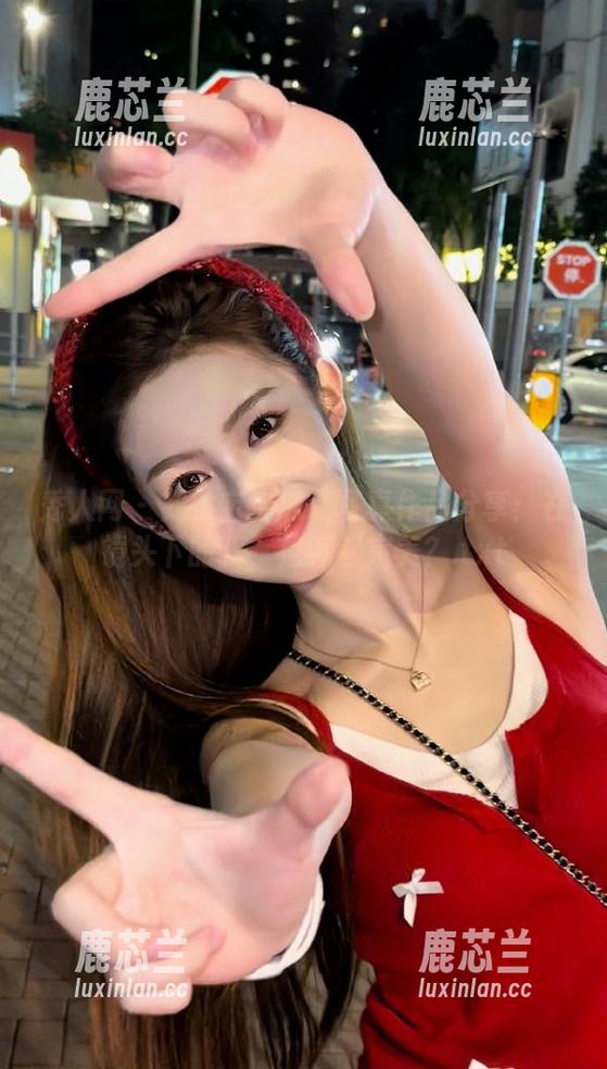 秀人网 - 龙女宝宝泳装写真作品分享：在镜头下的我，是否够完美？.txt