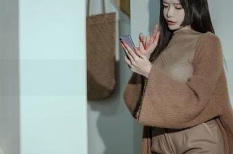 深入万圣节欢庆：秋和柯基的独特原图与图册分享.txt