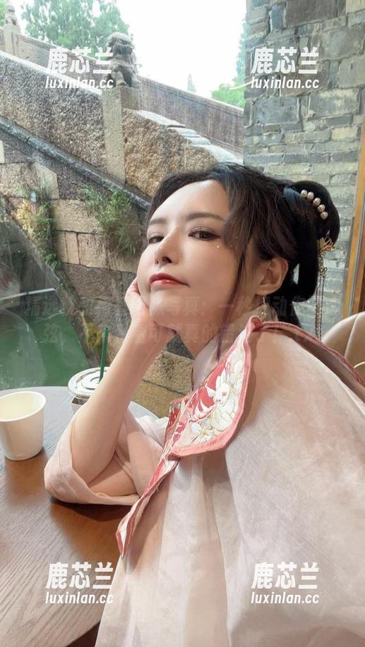 精选秋和柯基网袜写真：一秒撩动你的心弦，不来看看可就真的错过了！.txt