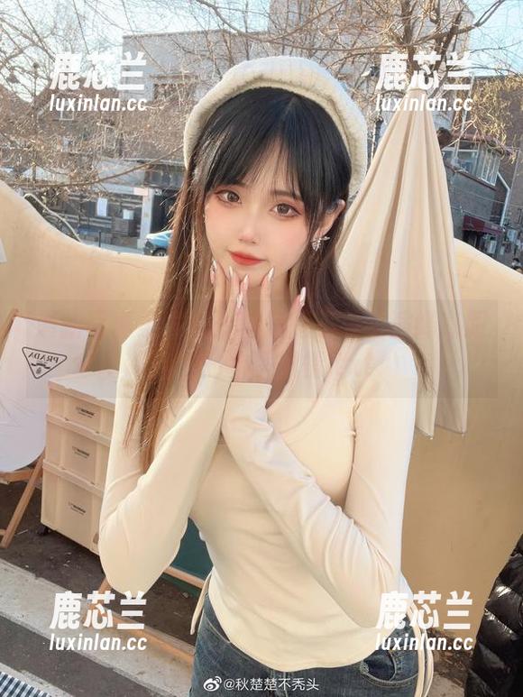 最新写真集发布：秋楚楚不秃头演绎高跟鞋中的秋季风情.txt