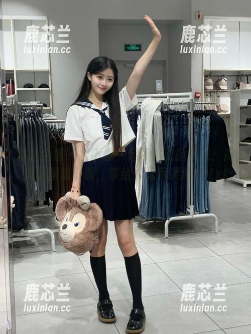 紧急企划 - 随小恩一起领略美腿风采：高质量图集下载，带给你无尽灵感！.txt