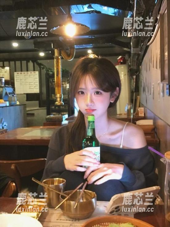 绮梦摄影 - 小艺学妹的写真之旅：享受原图下载，收获生活的小确幸.txt