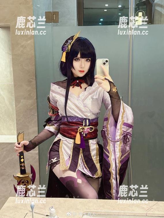 探索羊大真人的艺术境界！白色樱桃体操服写真与壁纸完美结合！.txt