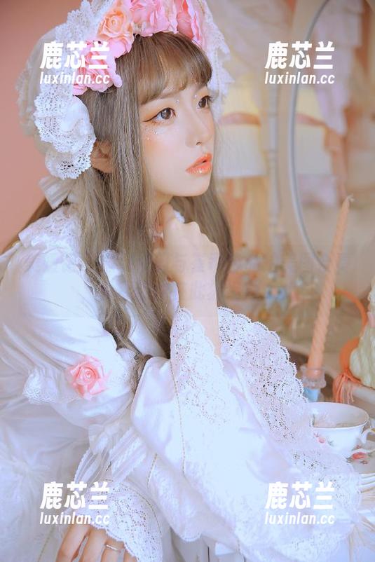 美媛馆-崔乖艺 美媛馆 - 嫩绿校服与崔乖艺私拍美图合奏,青春旋律在此刻绽放.txt