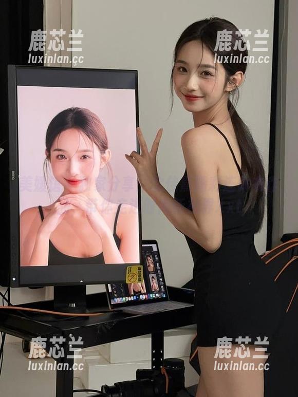 美媛馆 - 独家分享：沈佳熹精彩连体衣作品，带你走进时尚新视界.txt