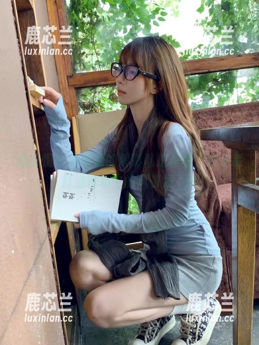 美媛馆 - 田孝媛的精彩私拍美图，职业装打造职场中的风景线.txt
