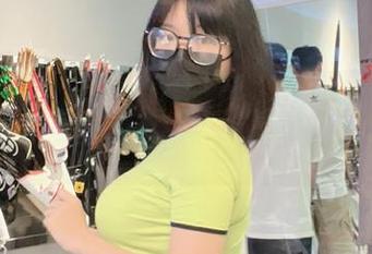 自闭颜球球纯白写真系列:宁静之美的原图展现.txt