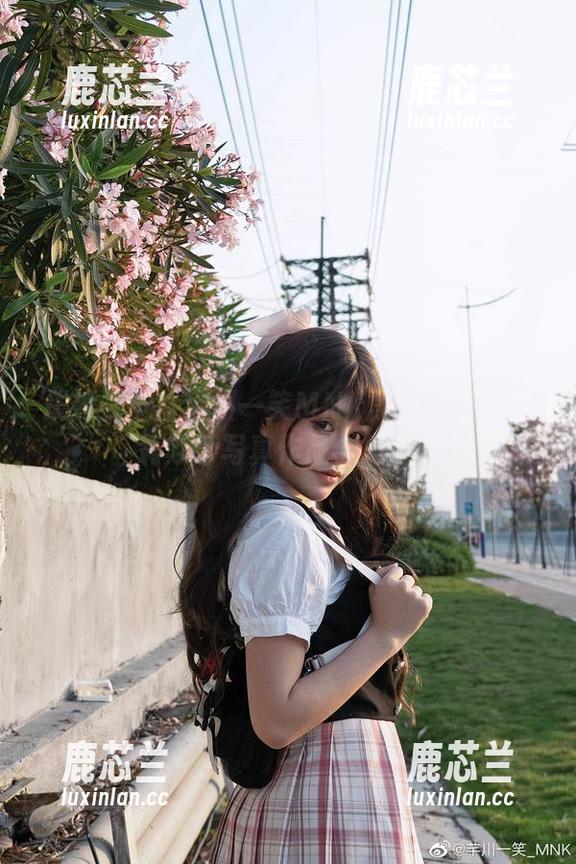 震撼视觉！芊川一笑MNK黑兽白精灵奥莉斯汀写真作品合集.txt