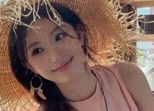 花漾show - 免费获取Egg-尤妮丝Egg双人套图，收藏她的美丽瞬间吧！.txt
