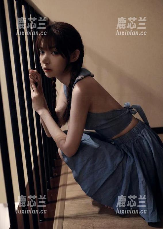 花漾show - 欣赏周于希裸足写真套图，展现青春活力的美图，带你走进她的梦幻世界！.txt