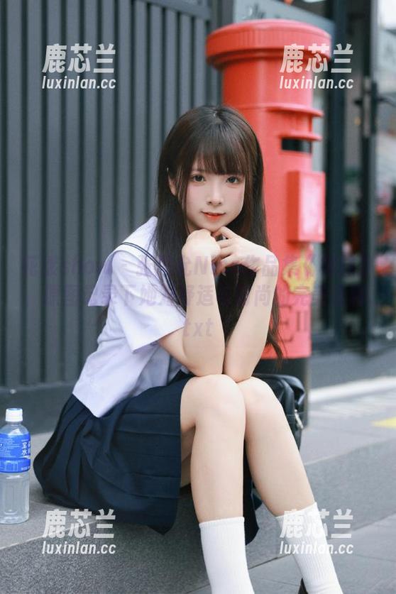 花漾show-张思允Nice 花漾show - 张思允Nice作品集《棉袜》,原图记录下她对舒适与时尚的完美诠释.txt