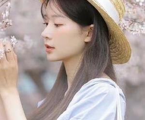 花漾show - 短裙下的风情，观看赵惟依coco写真展现甜美气质.txt