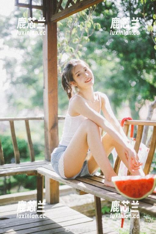 蜜桃社 - 绝对不能错过的Rola妹妹写真，下载一键带回家！.txt