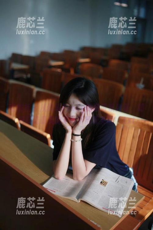 蜜桃社 - 从佩琦Pinky的吊带系列看，如何打造最美的写真壁纸和美图！.txt