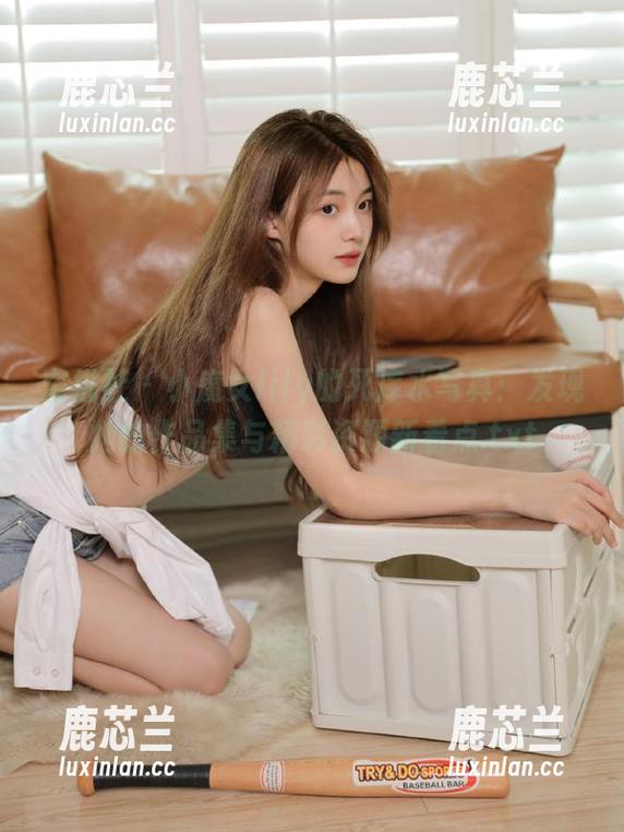 蜜桃社 - 小魔女lily的死库水写真：发现她的作品集与精彩资源新看点.txt