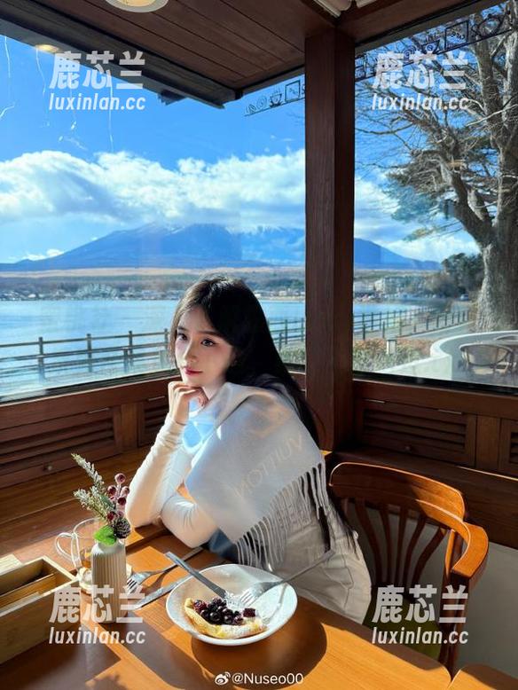 蜜桃社 - 深入了解露西Lucy学姐，写真系列合集免费下载，绝对不容错过.txt