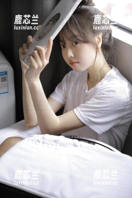 袜啵啵 - 想不想感受小淳夏天私房写真合集的撩人氛围？我真的只是想笑！.txt