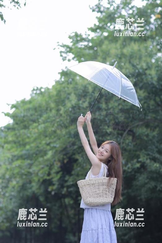袜啵啵 - 甜甜圈OL制服美图合集：花絮版展现穿搭灵感与甜美风格.txt