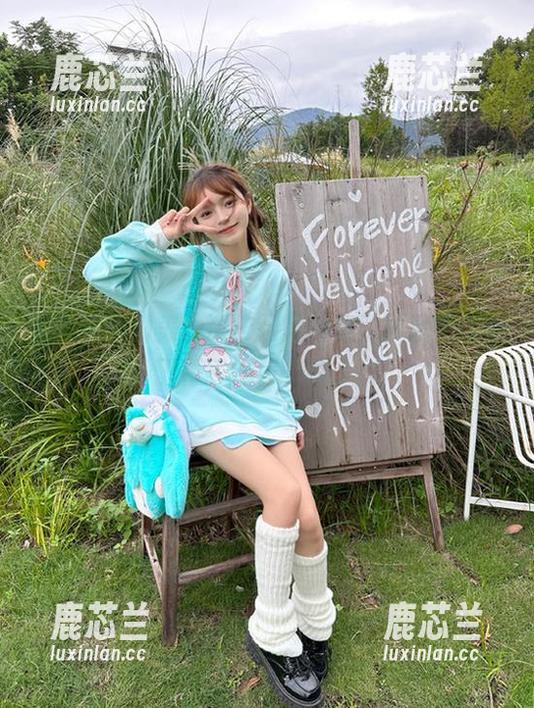 见新摄影精美沙滩校园风图包，原图中记录下青春的每一瞬.txt