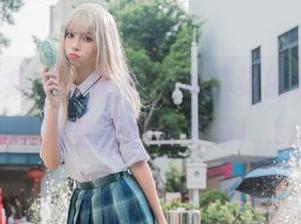 在新写真集中,许岚LAN演绎的制服OL给你带来全新职场灵感!.txt