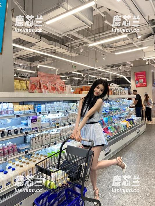 语画界 - 超级可爱的Angela小热巴，高清写真资源快来解锁吧！.txt