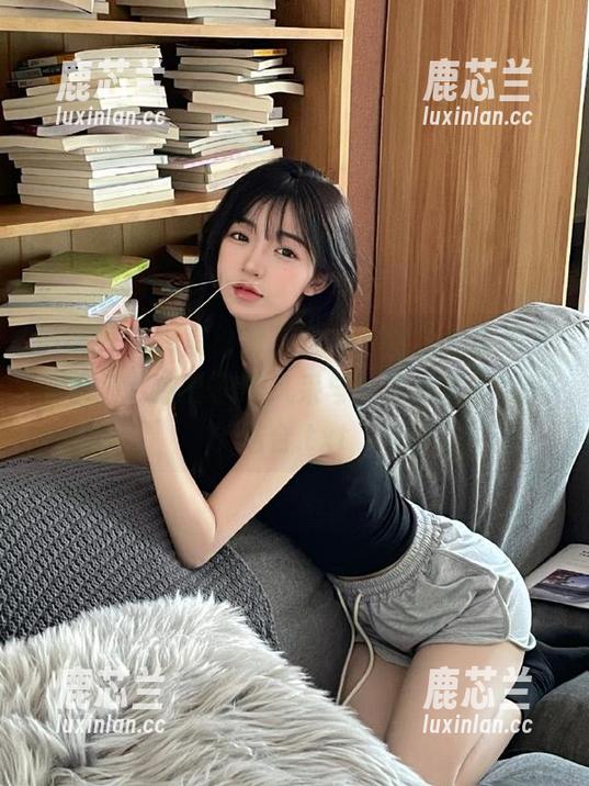 语画界-徐莉芝Booty 语画界 - 探索徐莉芝Booty无圣光秘书写真合集,感受职场风采与女性力量的完美结合.txt