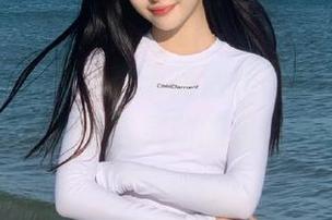 语画界 - 杨晨晨夏天高清美图集，带你在盛夏中收获温柔与灵动的最佳体验。.txt
