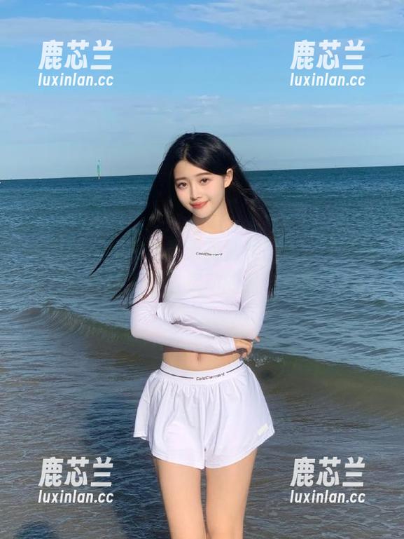 语画界 - 杨晨晨夏天高清美图集，带你在盛夏中收获温柔与灵动的最佳体验。.txt
