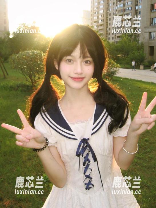 语画界 - 绯月樱学姐写真套图，时尚与清新交汇的完美表现.txt