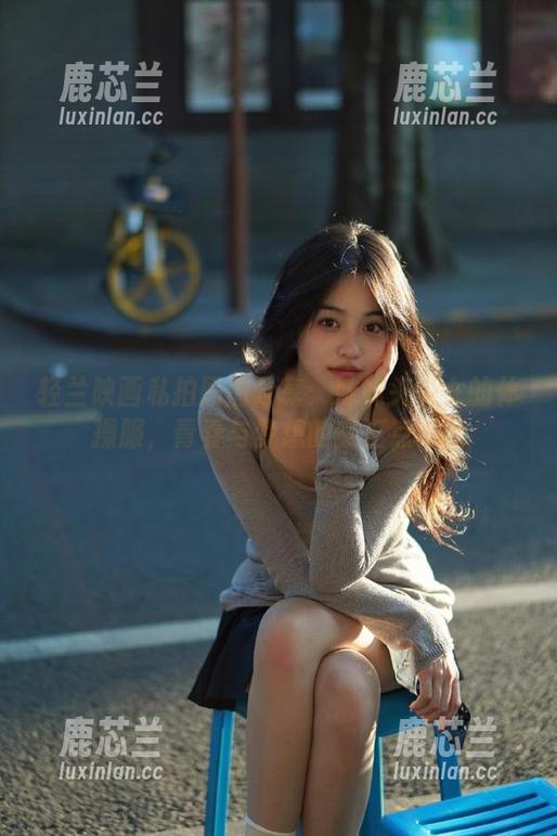 轻兰映画私拍原图分享：妹妹头少女的体操服，青春与梦想的交汇点.txt