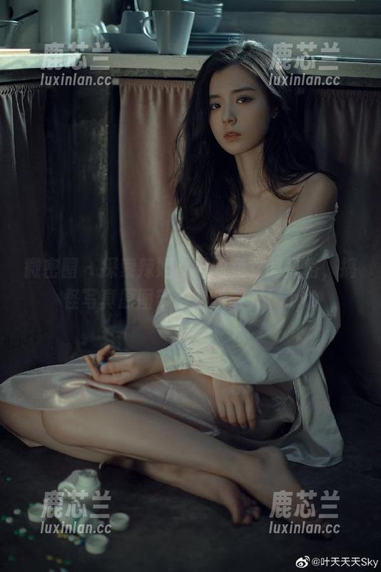 微密圈 - 探索辣妈女神的兔女郎风格，搞怪写真原图带来欢乐时光！.txt
